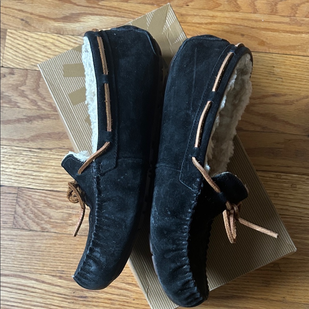UGG Dakota💕Black Moccasin Slippers 💕Sz 9 with Tan Laces - Picture 5 of 10